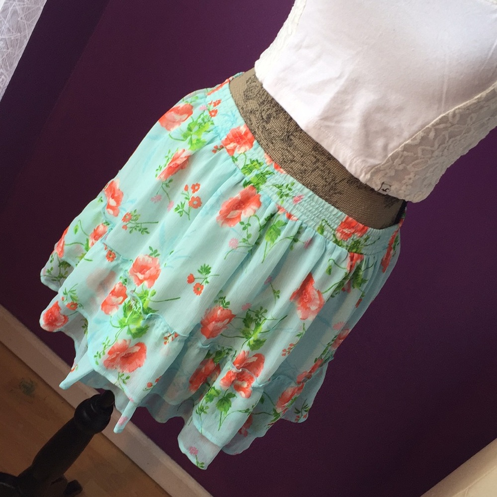 Floral blue flowy skirt size Large NWT